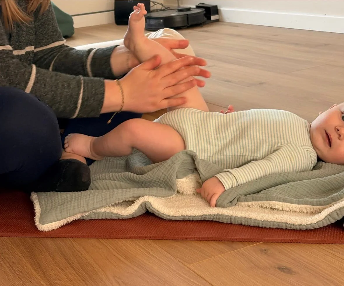 Massage bébé Shantala, séance avec Marine Eloy dans le Hainaut